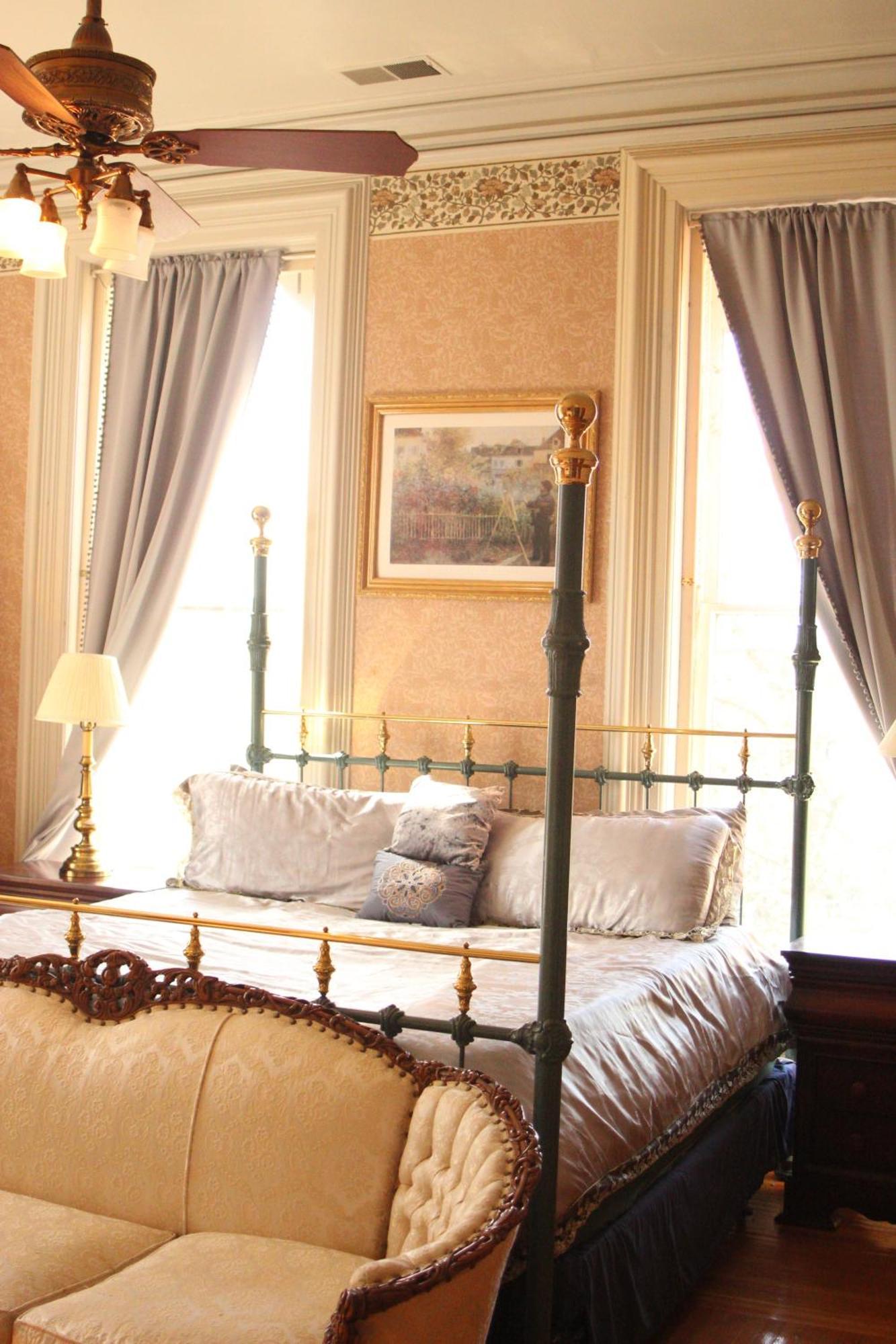 Henderson Castle Inn Kalamazoo Room photo