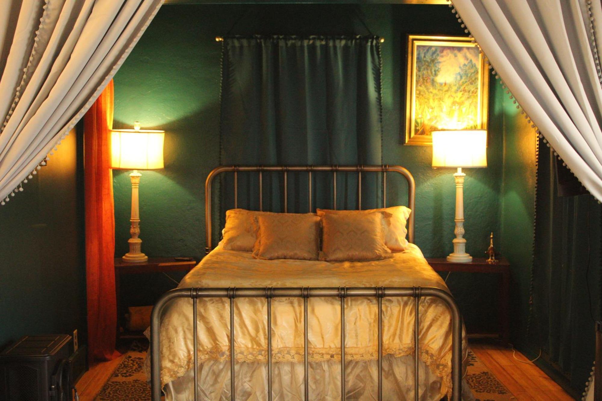 Henderson Castle Inn Kalamazoo Room photo